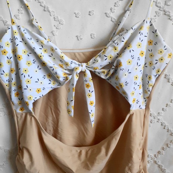 1 PC SWIMSUIT FLORAL CUT OUT CHEEKY RUCHED BATHING SUIT MONOKINI-WOMENS SIZE L - Picture 2 of 3